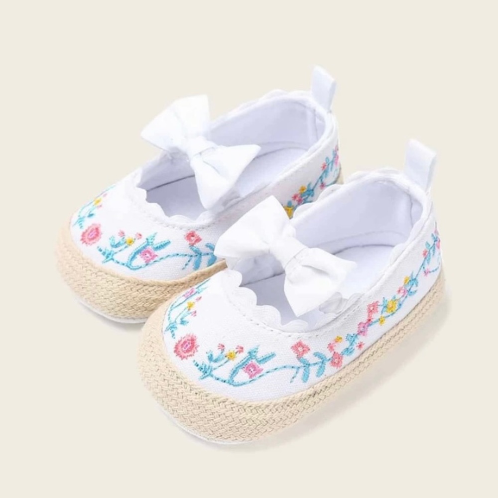 Baby girl embroidered flat shoes